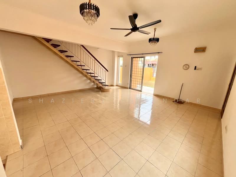 Rumah Kluster untuk Dijual di Bandar Puncak Alam (Puncak Alam) - Shaziery Iskandar - Living Room - PropertyGuru.com.my