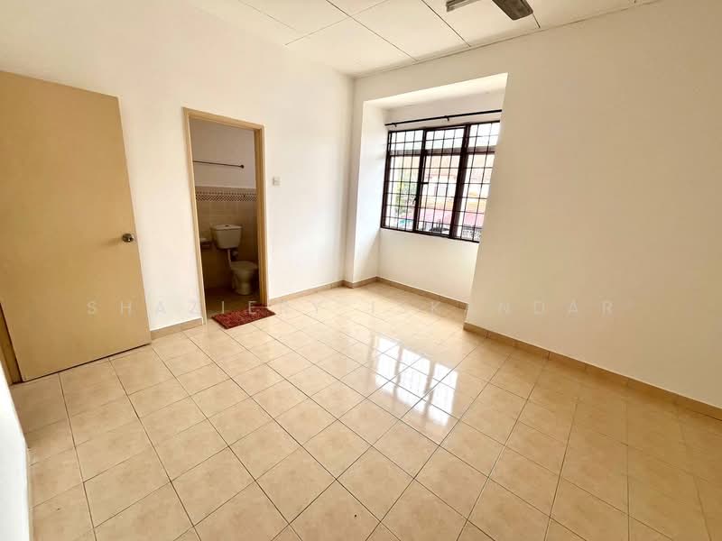 Rumah Kluster untuk Dijual di Bandar Puncak Alam (Puncak Alam) - Shaziery Iskandar - Bathroom - PropertyGuru.com.my