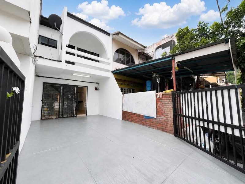 Rumah Teres 2 Tingkat untuk Dijual di Batu Caves (Selangor) - Shaziery Iskandar - Exterior - PropertyGuru.com.my