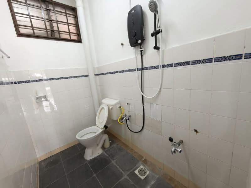 Rumah Berkembar untuk Disewa di Taman Megah Ria (Masai) - SJ CHAN - Bathroom - PropertyGuru.com.my
