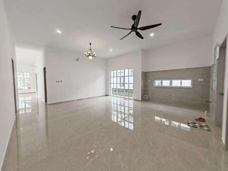 Bungalow for Sale in Taman Parkland (Kluang) - Kim Seng - Living Room - PropertyGuru.com.my