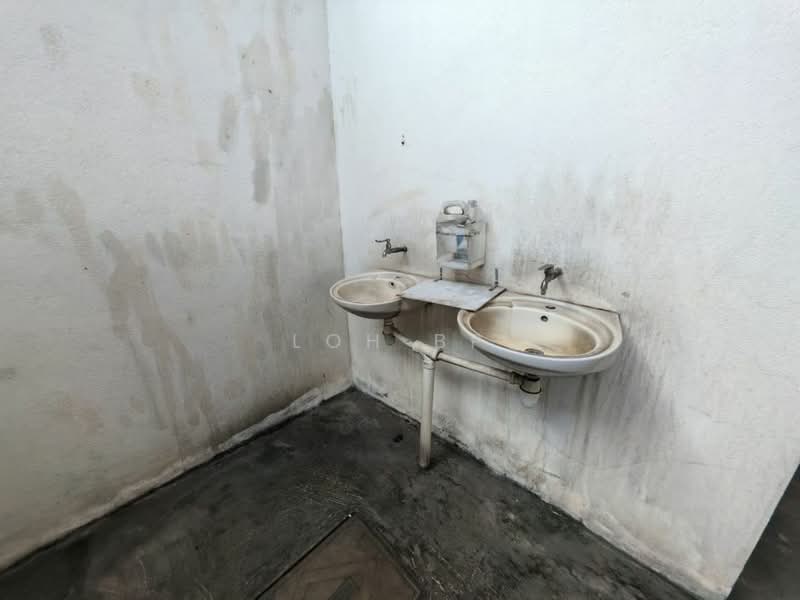 Gudang untuk Disewa di Batu Maung (Penang) - Loh BP - Bathroom - PropertyGuru.com.my