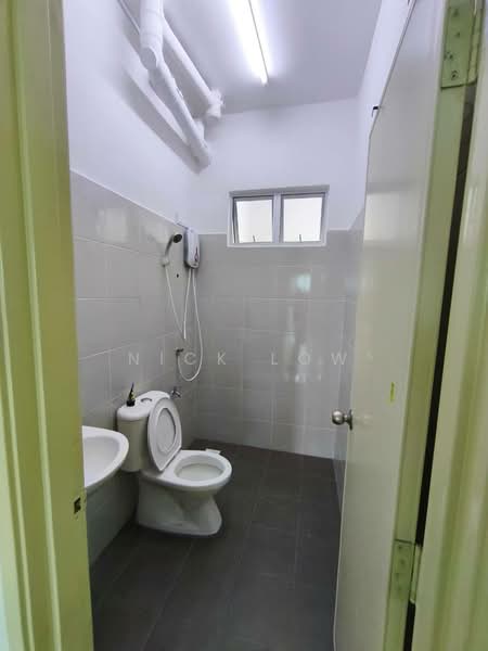 Pangsapuri untuk Disewa di Seri Molek Perdana - Nick Low - Bathroom - PropertyGuru.com.my