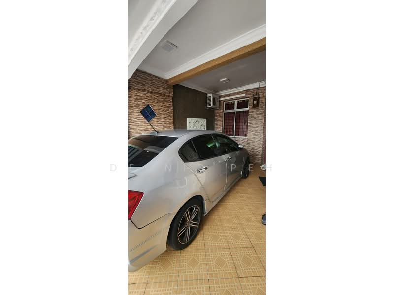 Rumah Teres 1 Tingkat untuk Dijual di Taman Universiti (Sri Gading) - Dennis Peh - Car Park - PropertyGuru.com.my