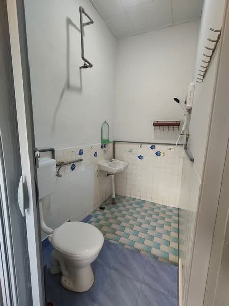 Flat for Rent at Taman Kim - Gina Yong - Bathroom - PropertyGuru.com.my