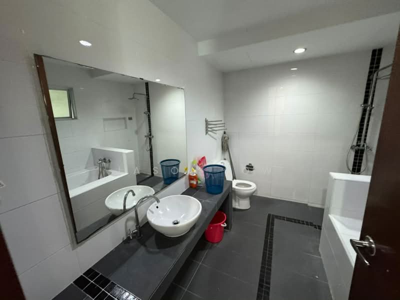Servis Apartment untuk Disewa di Ritze Perdana 2 - Jason Low - Bathroom - PropertyGuru.com.my