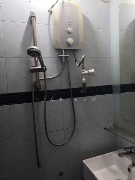 1-storey Terraced House for Rent in Taman Universiti (Skudai) - Nick Low - Bathroom - PropertyGuru.com.my