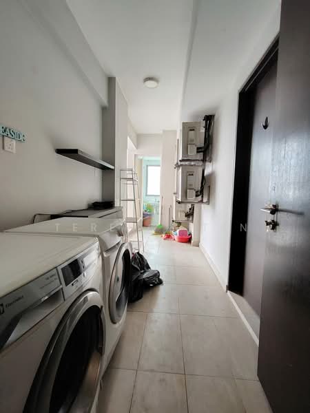 Apartment for Rent at Molek Pine 3 - Terence Tan - Corridor - PropertyGuru.com.my