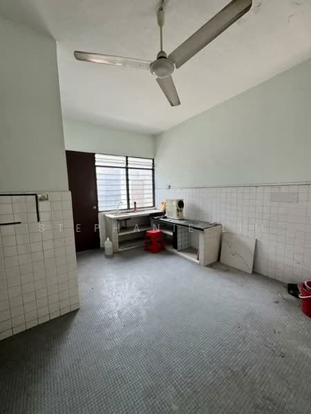 Semi-Detached House for Rent in Gelugor (Penang) - Stephanie Lim - Kitchen - PropertyGuru.com.my