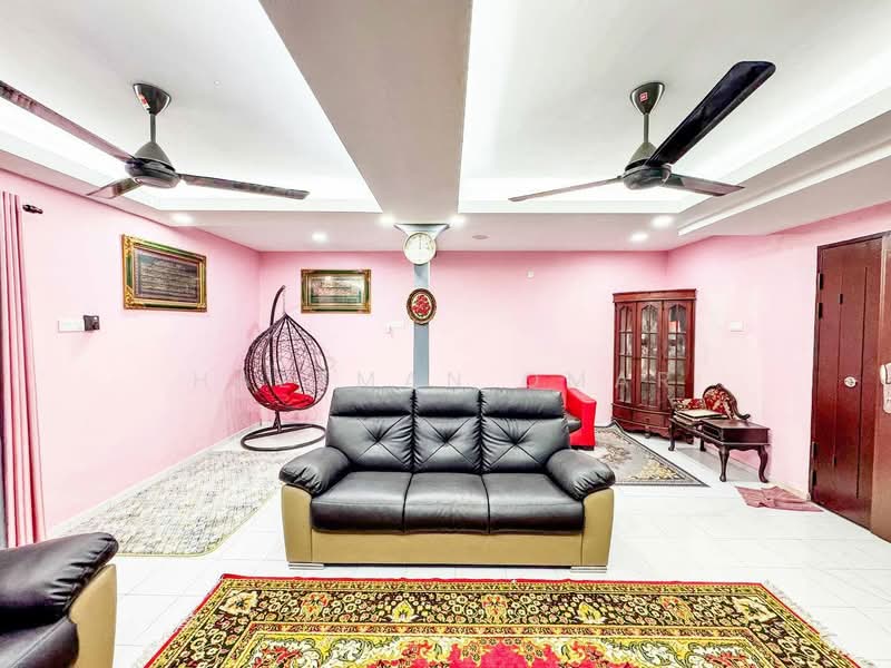 2-storey Terraced House for Sale in Petaling Jaya (Selangor) - Hazeman Omar - Living Room - PropertyGuru.com.my