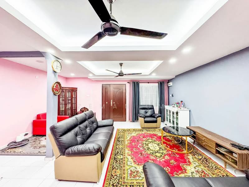 2-storey Terraced House for Sale in Petaling Jaya (Selangor) - Hazeman Omar - Living Room - PropertyGuru.com.my