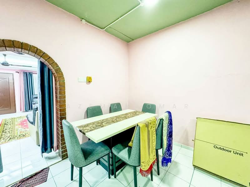 2-storey Terraced House for Sale in Petaling Jaya (Selangor) - Hazeman Omar - Dining Room - PropertyGuru.com.my