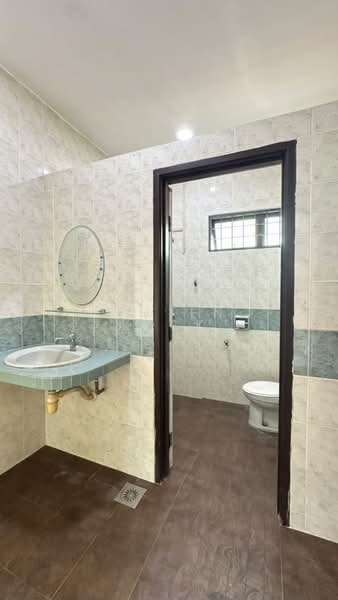 Semi-Detached House for Sale in Taman Pelangi Indah (Ulu Tiram) - Vivien Keck - Bathroom - PropertyGuru.com.my