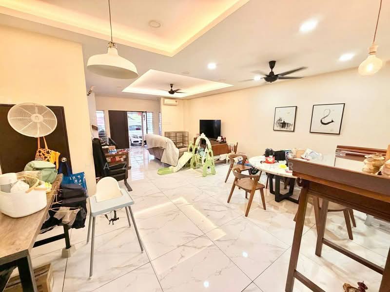 Rumah Teres 2 Tingkat untuk Dijual di Seksyen 23 (Shah Alam) - Hazeman Omar - Living Room - PropertyGuru.com.my