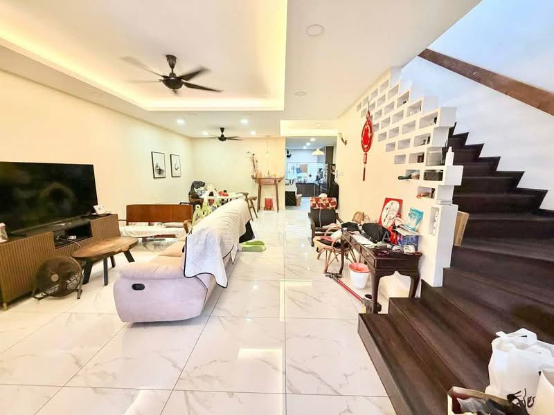 Rumah Teres 2 Tingkat untuk Dijual di Seksyen 23 (Shah Alam) - Hazeman Omar - Living Room - PropertyGuru.com.my