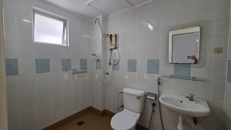 Kondominium untuk Dijual di Ken Damansara - Betty Ning - Bathroom - PropertyGuru.com.my