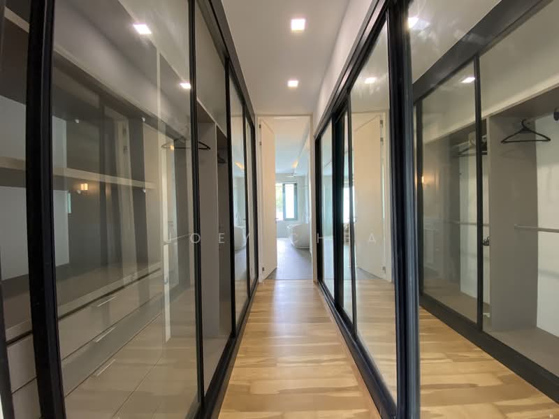 Bungalow for Sale in Saujana (Selangor) - Joey Chea - Walk-in Wardrobe - PropertyGuru.com.my