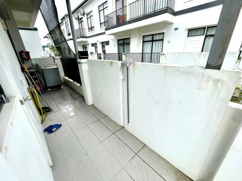 Rumah Teres 2 Tingkat untuk Dijual di Eco Grandeur (Puncak Alam) - Hazeman Omar - Exterior - PropertyGuru.com.my