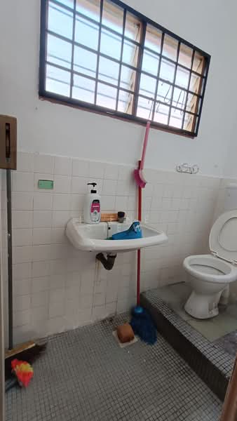 1-storey Terraced House for Sale in Seremban (Negeri Sembilan) - Irene Siew - Bathroom - PropertyGuru.com.my