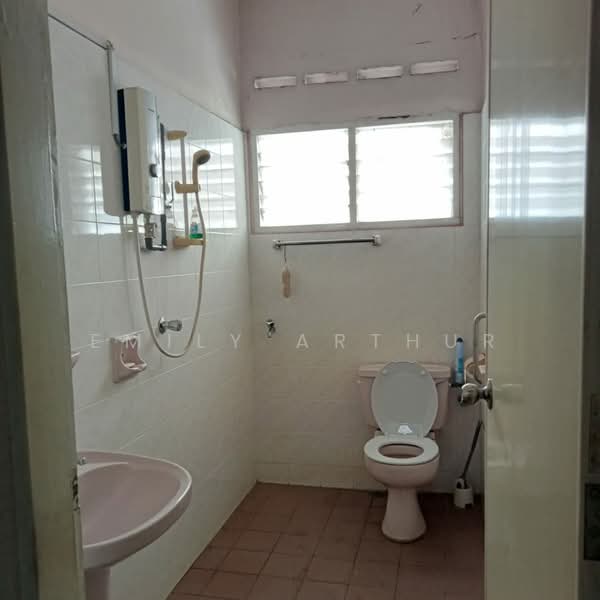 Semi-Detached House for Sale in SS3 (Petaling Jaya) - Emily Arthur - Bathroom - PropertyGuru.com.my