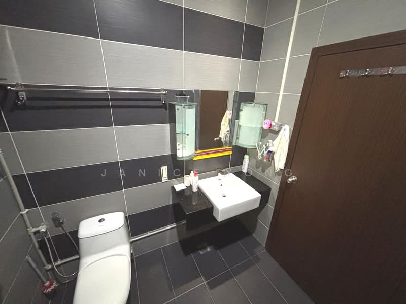Condominium for Sale at KSL D'Esplanade Residence - Janice Yong - Bathroom - PropertyGuru.com.my