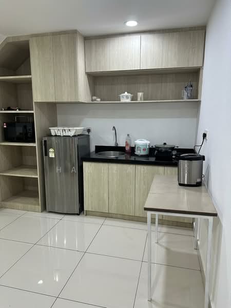 Servis Apartment untuk Disewa di De Centrum Residences - Hamizah . - Kitchen - PropertyGuru.com.my