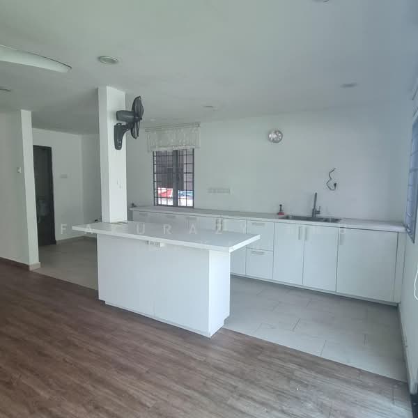 2-storey Terraced House for Sale in TAMAN PUCHONG UTAMA (Puchong) - Fakurazy Abu Bakar - Kitchen - PropertyGuru.com.my