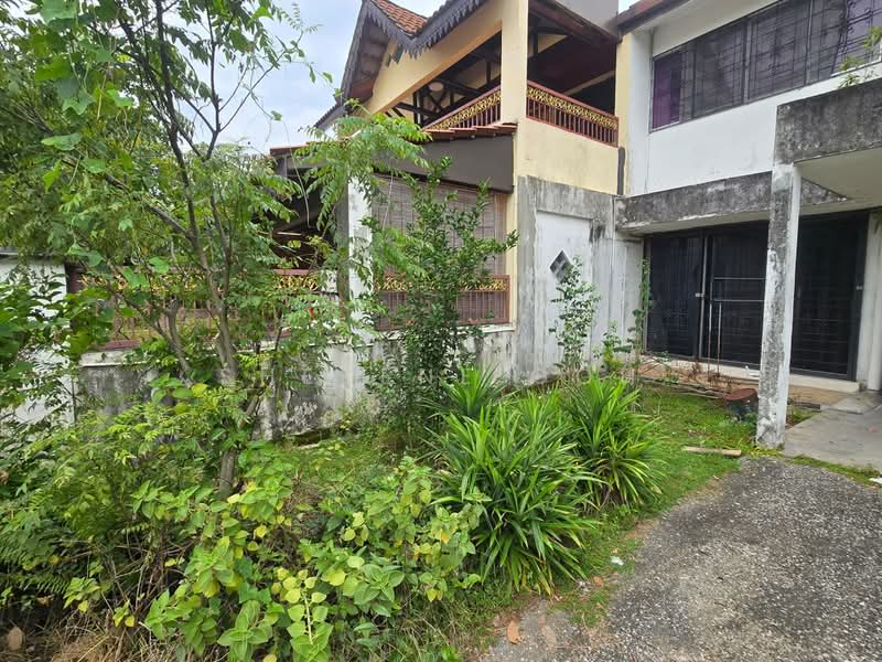 2-storey Terraced House for Sale in Serdang Raya (Seri Kembangan) - Sherene Goh - Exterior - PropertyGuru.com.my