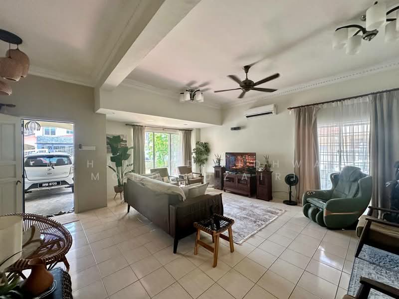 Terraced House for Sale in Bandar Putra Permai (Seri Kembangan) - Muhammad Ridhwan Mohd Huzairi - Living Room - PropertyGuru.com.my