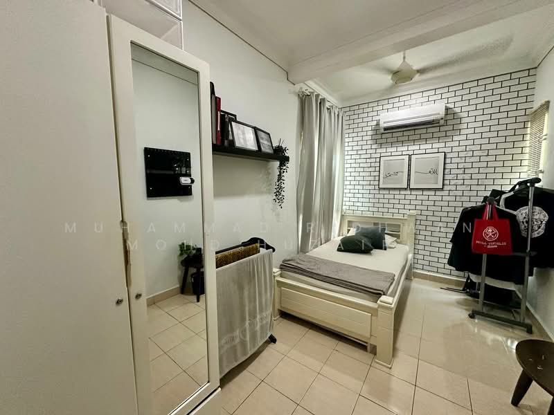 Terraced House for Sale in Bandar Putra Permai (Seri Kembangan) - Muhammad Ridhwan Mohd Huzairi - Bedroom - PropertyGuru.com.my