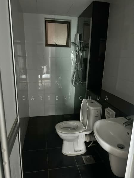 Pangsapuri untuk Disewa di Sky Garden Residences - Darren Chua - Bathroom - PropertyGuru.com.my