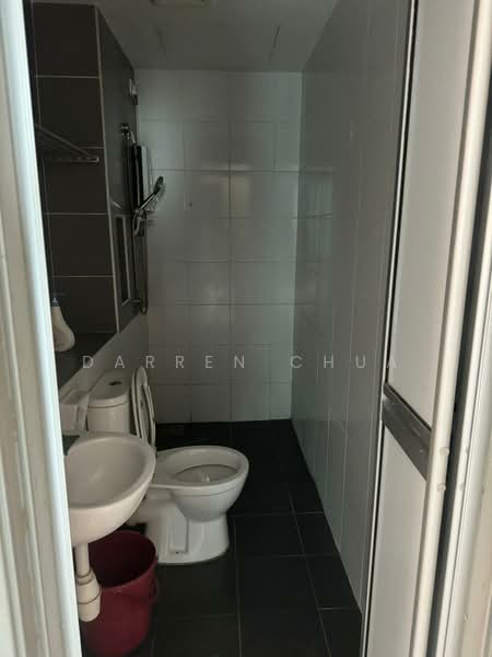 Pangsapuri untuk Disewa di Sky Garden Residences - Darren Chua - Bathroom - PropertyGuru.com.my