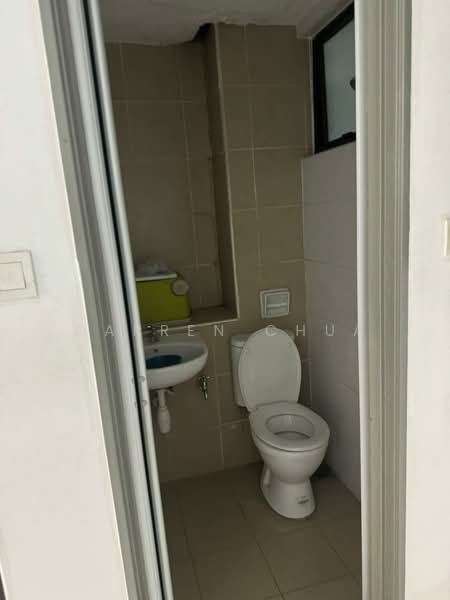 Pangsapuri untuk Disewa di Sky Garden Residences - Darren Chua - Bathroom - PropertyGuru.com.my