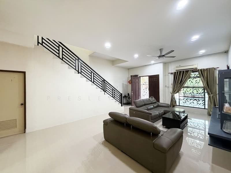 2-storey Terraced House for Sale in Taman Perak Permai (Kampar) - Presley Chong - Living Room - PropertyGuru.com.my