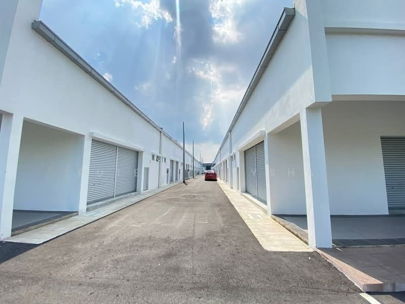 Shop for Rent in Bandar Tasik Kesuma (Beranang) - Puteri Ellysha - Exterior - PropertyGuru.com.my