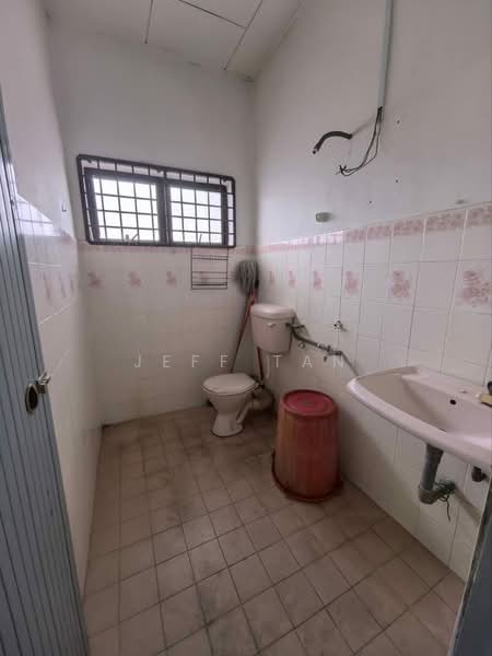 Rumah Teres 2 Tingkat untuk Dijual di Gunung Rapat (Ipoh) - Jeff Tan - Bathroom - PropertyGuru.com.my