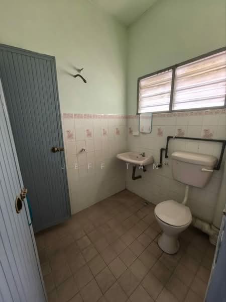 Rumah Teres 2 Tingkat untuk Dijual di Gunung Rapat (Ipoh) - Jeff Tan - Bathroom - PropertyGuru.com.my