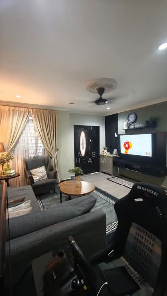 1.5-storey Terraced House for Sale in Petaling Jaya (Selangor) - Syamsul Ilham - Living Room - PropertyGuru.com.my