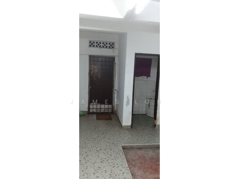 Rumah Teres 2 Tingkat untuk Dijual di Seksyen 5 (Petaling Jaya) - James Loh - Entrance - PropertyGuru.com.my