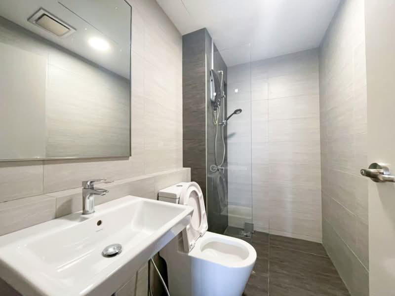 Servis Apartment untuk Disewa di Aurora Subang Jaya - Elvin Gwee - Bathroom - PropertyGuru.com.my