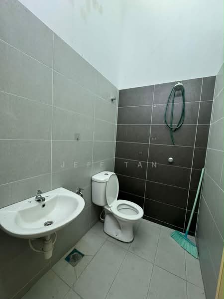 1-storey Terraced House for Sale in Menglembu (Perak) - Jeff Tan - Bathroom - PropertyGuru.com.my