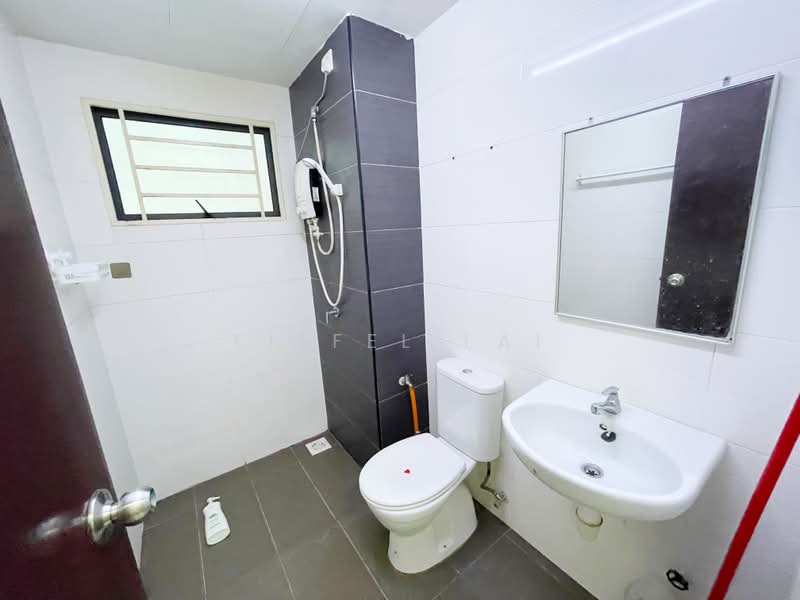 Kondominium untuk Disewa di Oasis 2 Residence - Eiffel Lai - Bathroom - PropertyGuru.com.my