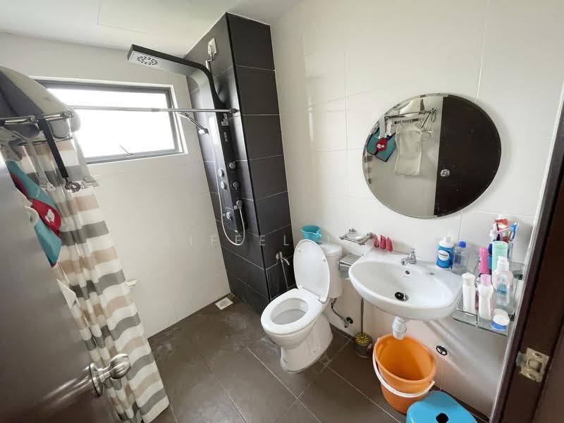 Kondominium untuk Disewa di Oasis 2 Residence - Eiffel Lai - Bathroom - PropertyGuru.com.my