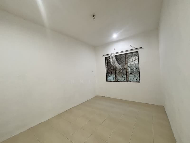 Semi-Detached House for Sale in Teluk Intan (Perak) - Fennie Tee - Bedroom - PropertyGuru.com.my