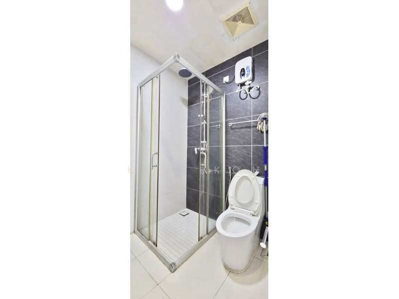 Condominium for Rent at Bay Laurel @ Country Garden Danga Bay - Kent Koh - Bathroom - PropertyGuru.com.my