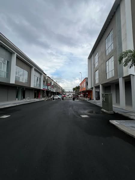 Kedai / Pejabat untuk Disewa di Pekan Dengkil (Dengkil) - Chloe Chan - Exterior - PropertyGuru.com.my