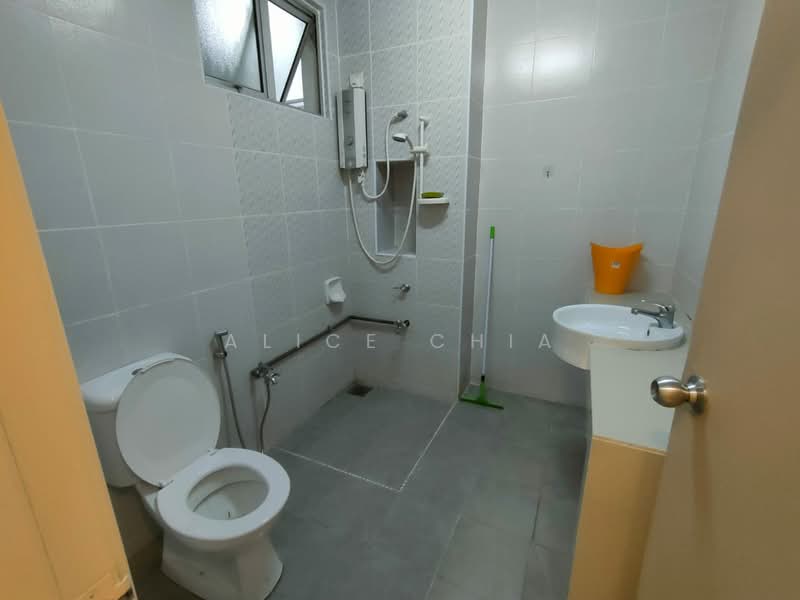 Apartment for Sale at Austin Suites (Permata Austin) - Alice Chia - Bathroom - PropertyGuru.com.my