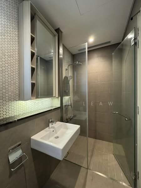 Servis Apartment untuk Disewa di Lucentia Residences - Steven Leaw - Master Bathroom - PropertyGuru.com.my