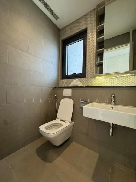 Servis Apartment untuk Disewa di Lucentia Residences - Steven Leaw - Master Bathroom - PropertyGuru.com.my