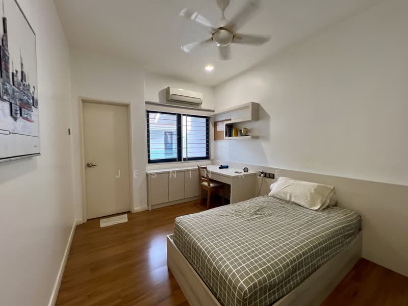 3-storey Terraced House for Sale in Lake Fields (Sungai Besi) - Jesnin Kee - Bedroom - PropertyGuru.com.my